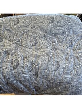 Ralph Lauren Gray and White Paisley Comforter